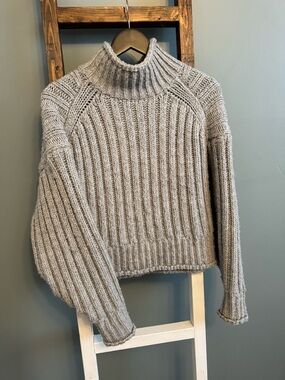 H&M Ribbed Turtleneck Sweater - Light Gray